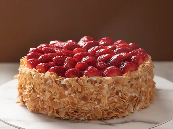 Çilekli Bademli Pasta - Görsel 2